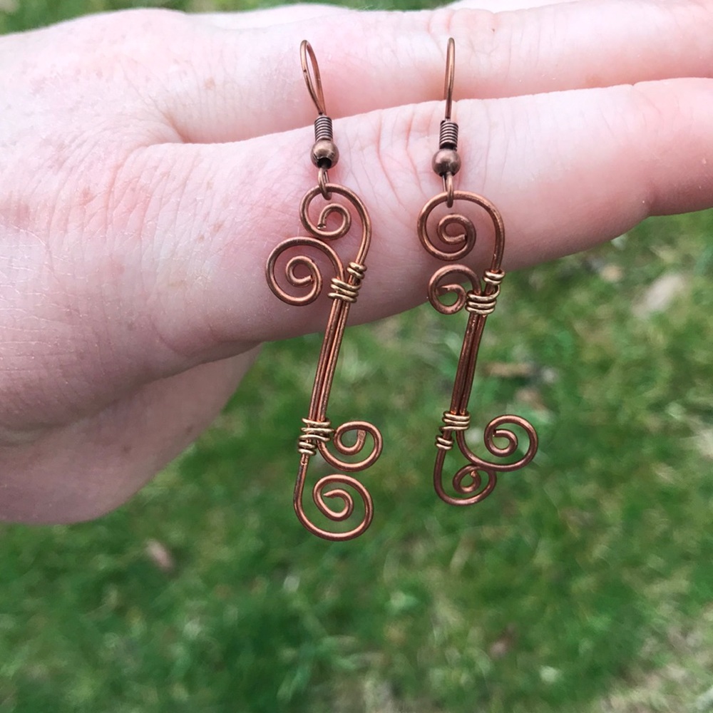 Copper tall swirl earrings